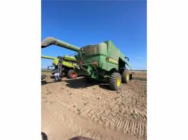 2016 JOHN DEERE S670