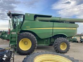 2016 JOHN DEERE S670