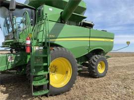 2016 JOHN DEERE S670