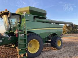 2016 JOHN DEERE S670