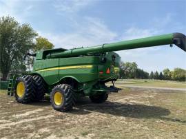 2016 JOHN DEERE S690