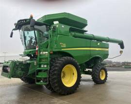 2017 JOHN DEERE S670