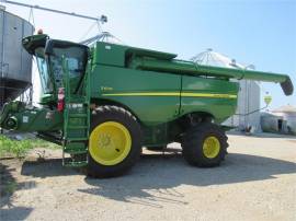 2017 JOHN DEERE S670