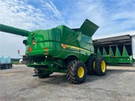 2017 JOHN DEERE S670