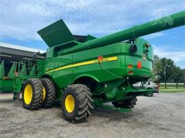 2017 JOHN DEERE S670