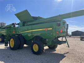 2017 JOHN DEERE S670