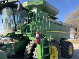 2017 JOHN DEERE S670