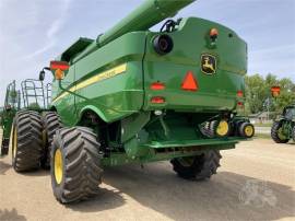 2017 JOHN DEERE S690