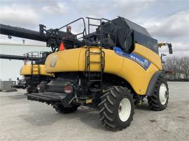 2017 NEW HOLLAND CR7.90