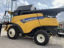 2017 NEW HOLLAND CR7.90