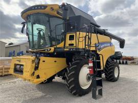 2017 NEW HOLLAND CR7.90