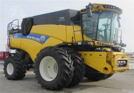 2017 NEW HOLLAND CR8.90