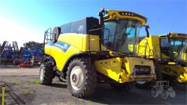 2017 NEW HOLLAND CR8.90