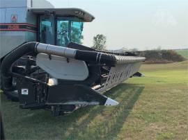 2001 GLEANER 830