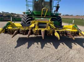 2005 JOHN DEERE 686