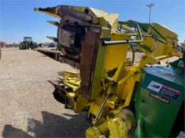 2005 JOHN DEERE 686