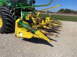 2005 JOHN DEERE 686