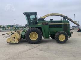 2000 JOHN DEERE 6850