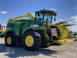 2022 JOHN DEERE 8200