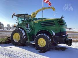 2022 JOHN DEERE 8300