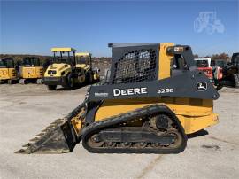 2018 DEERE 323E