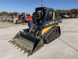 2018 DEERE 323E