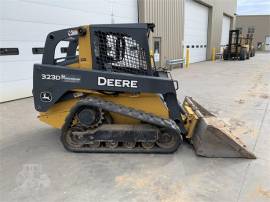 2011 DEERE 323D