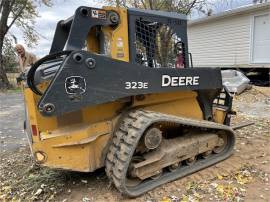 2017 DEERE 323E