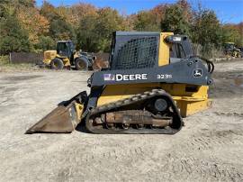 2015 DEERE 323E