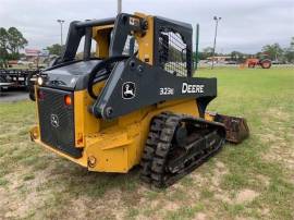 2017 DEERE 323E