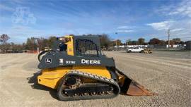 2018 DEERE 323E