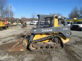 2010 DEERE 323D