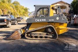 2017 DEERE 323E