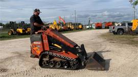 2017 DITCH WITCH SK752
