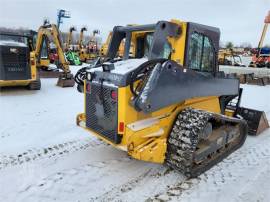 2017 DEERE 323E