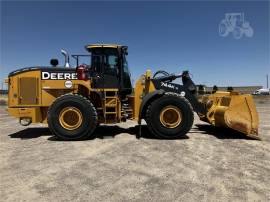 2019 DEERE 744KII