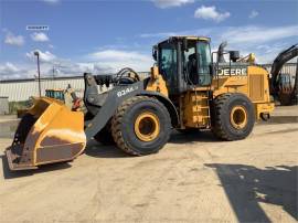 2019 DEERE 824K