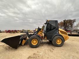 2019 DEERE 204L