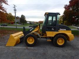 2015 DEERE 324K