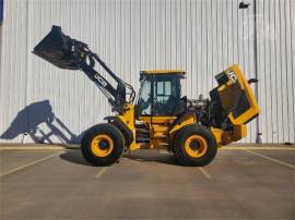 2016 JCB 427