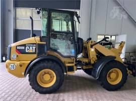 2017 CATERPILLAR 908M