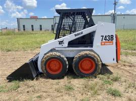 BOBCAT 743B