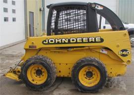 1999 DEERE 240