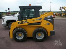 2013 GEHL R220