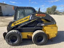 2017 NEW HOLLAND L228