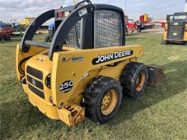 2004 DEERE 250 II