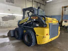 2017 NEW HOLLAND L220