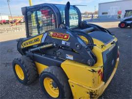 2016 NEW HOLLAND L220