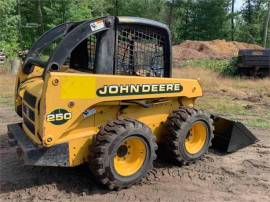 2000 DEERE 250