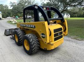 2004 DEERE 240